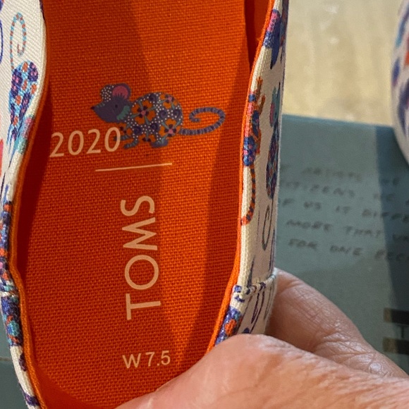 🌺 Host Pick🌺 NWT NIB Toms Year of the Rat Print Slip On Shoes, 7.5 - Picture 7 of 12